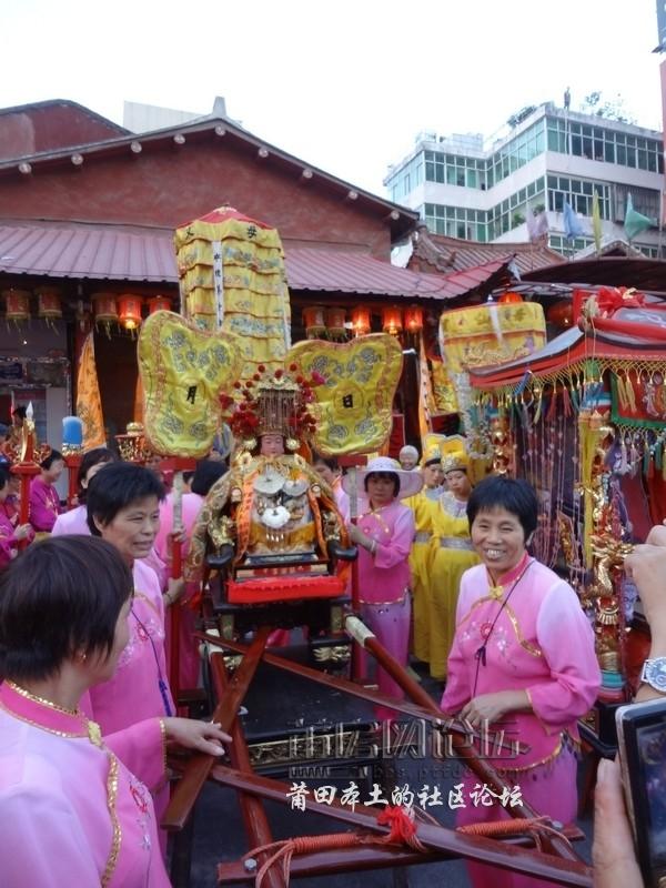 高清:步行街偶遇台湾松山慈佑宫妈祖神像安座文峰宫巡街