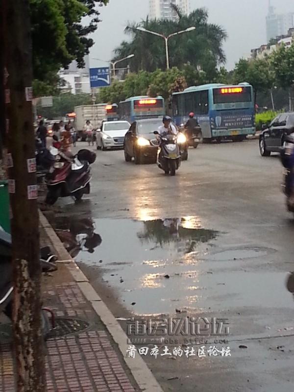 黄石公交车完全是莆田街道的路霸