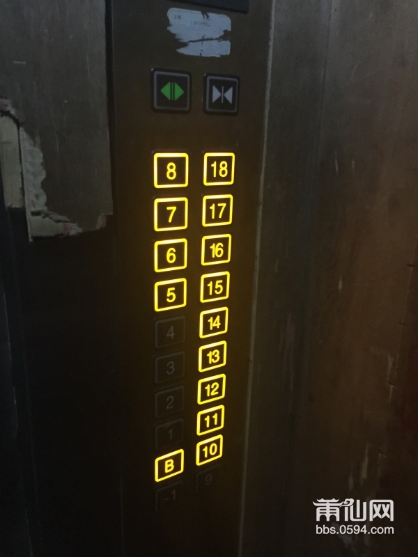 昨天去朋友家,等电梯时等了好久发现电梯一直在负一楼,我以为电梯坏