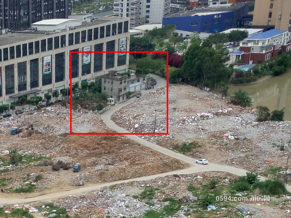 顶墩下黄拆迁进度,一边高楼一边废墟