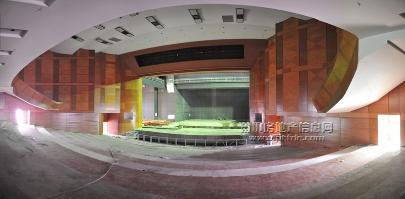 莆仙大剧院内部舞台正在建设中.jpg