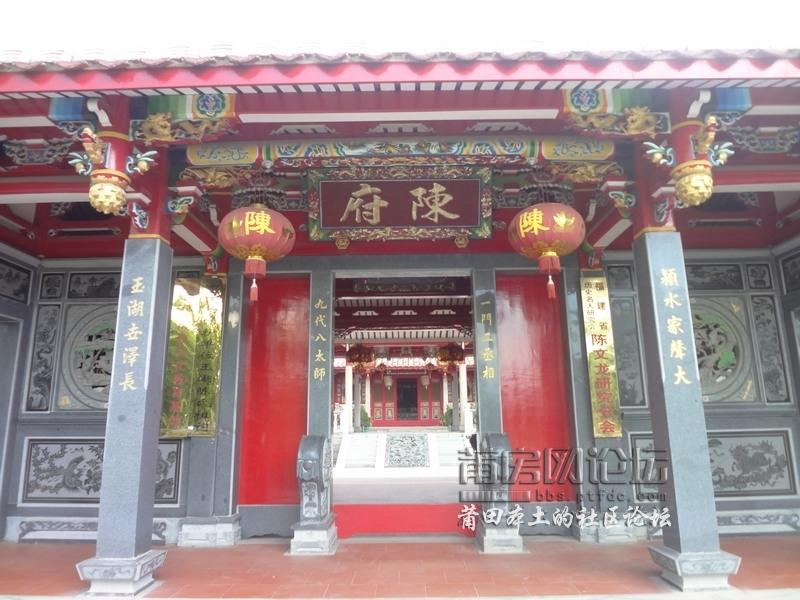 刚刚新建的玉湖公园测陈氏宗祠 