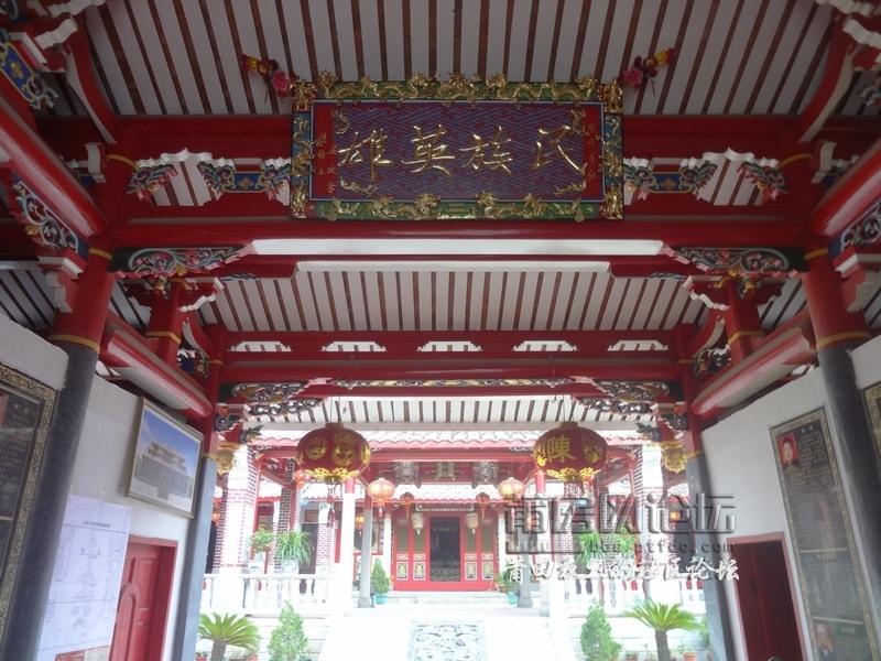 刚刚新建的玉湖公园测陈氏宗祠 