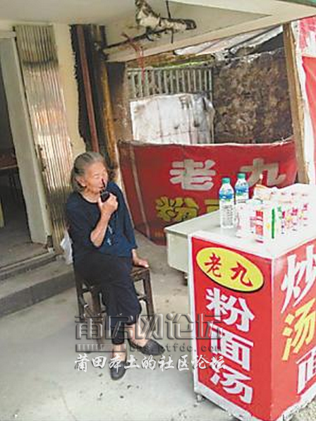 江西8旬老太用对讲机点餐 走红网络（图）_媒体专区_新闻中心_长江网_cjn.cn.png