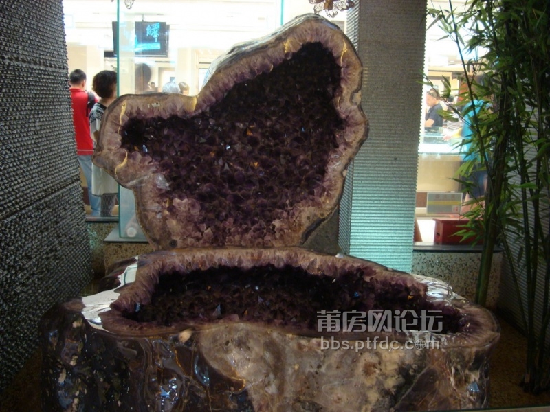 海南盛产水晶矿石