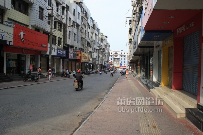 img不是餐饮行业的店铺都不会太早开门.jpg