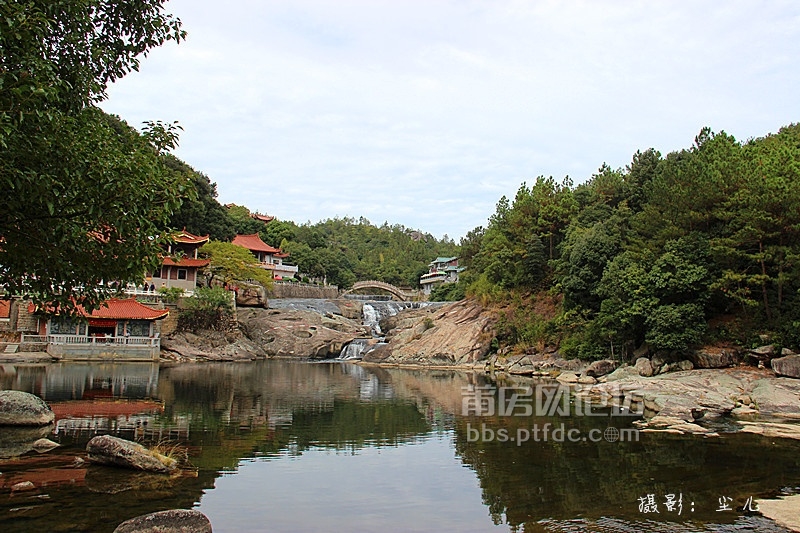 IMG_0578_副本九鲤湖全景_副本.jpg