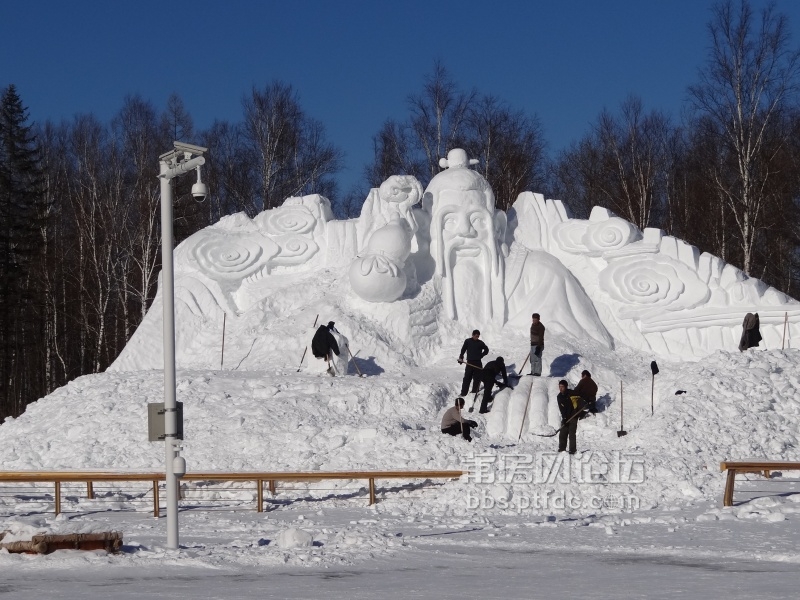 正在建的雪雕