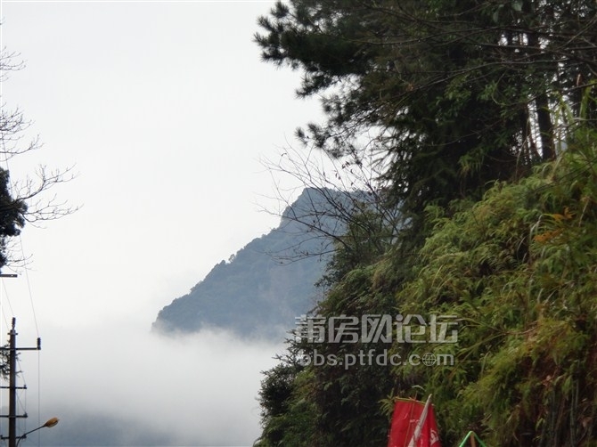 雨后的青山。