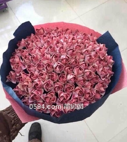 100元人民币折玫瑰花图片