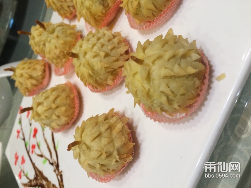 金牌榴莲酥：可能有些人不太适应榴莲酥的味道，但我尝过之后觉得即便对榴莲的味道有所抗拒的人，在品尝了这 ...