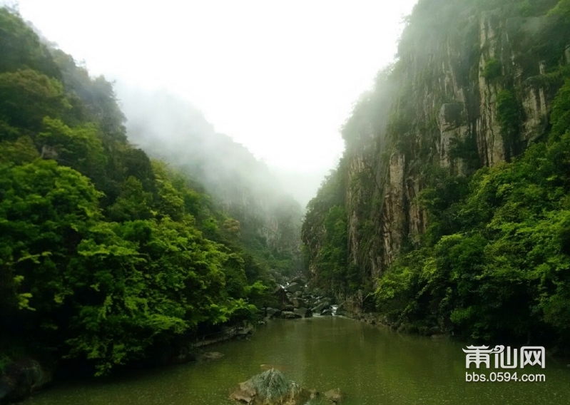 大雾里的九鲤湖 (5).jpg