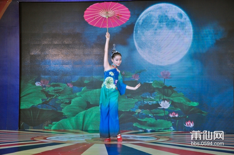 节目:独舞 羽化灵蛇 来自:莆田红风筝舞蹈艺术中心