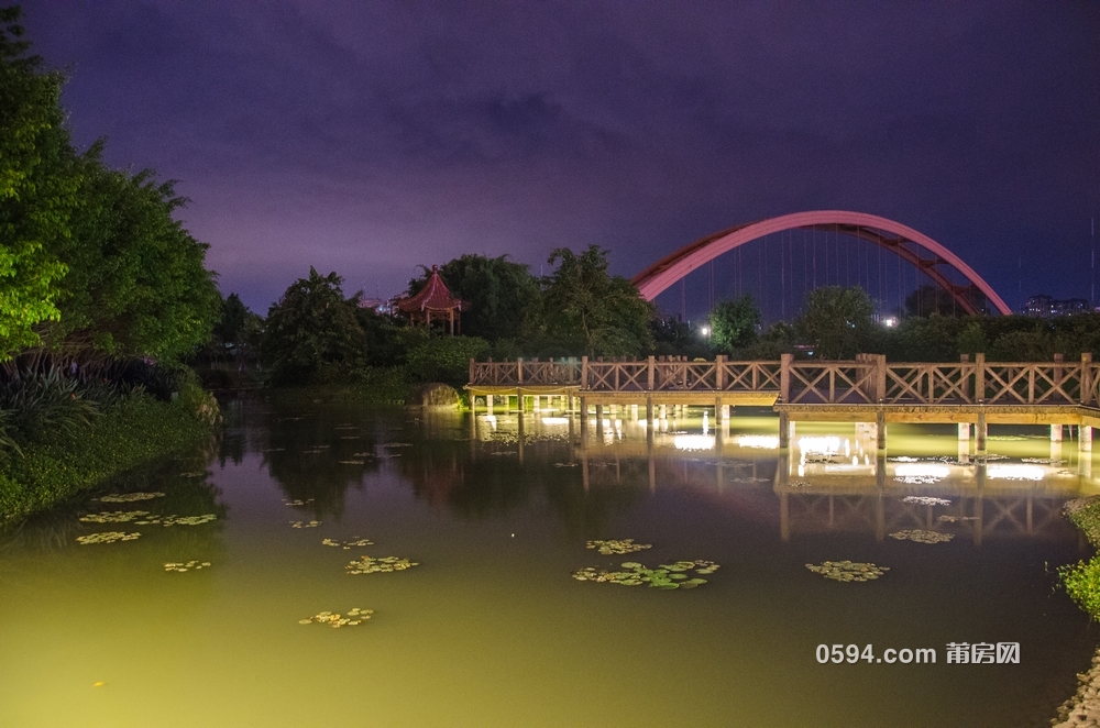 昆山玉湖公园夜景图片