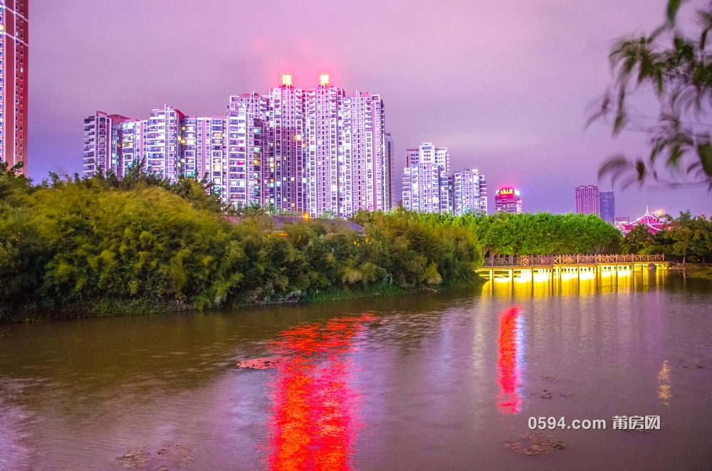 夜闯玉湖公园,周边夜景不错