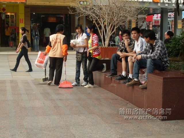 步行街人物写生15.JPG