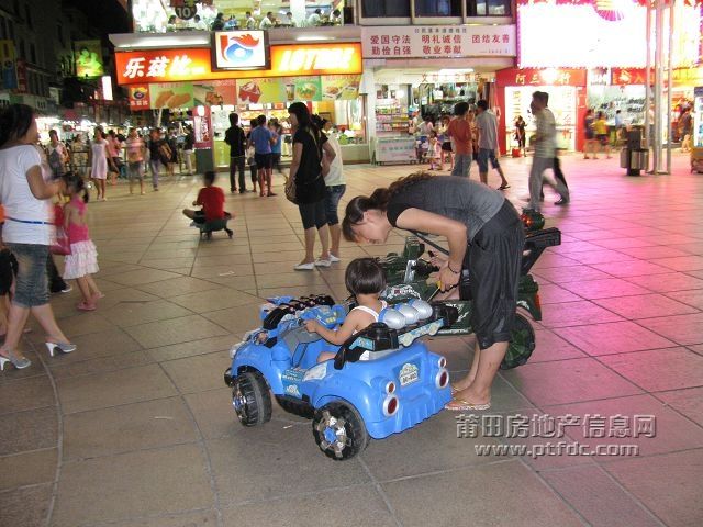 步行街头 (18).jpg