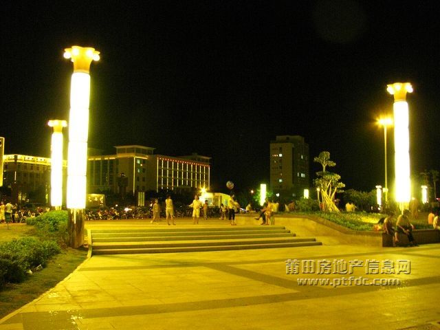 秀屿区政广场 (2).jpg
