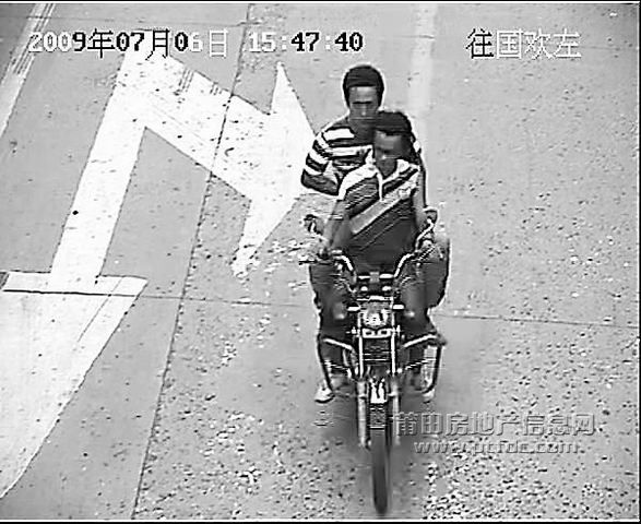 电子探头录下的拐卖人口犯罪嫌疑人骑摩托车画面。.jpg