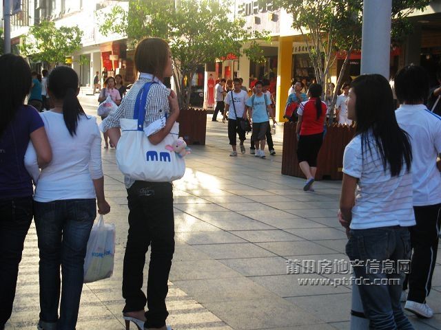 步行街MM抓拍43.jpg