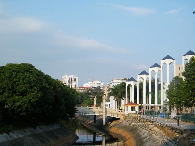 凤凰山水渠休闲幽径02.jpg