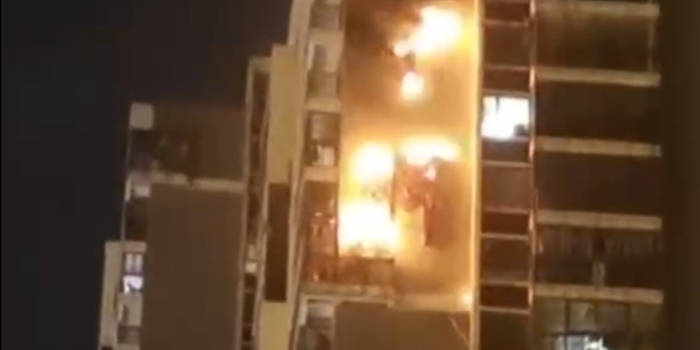 莆田一高楼外立面着火，现场惊心！